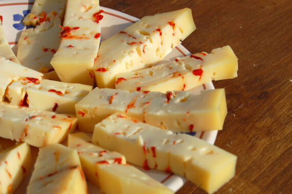Dettaglio formaggio al peperoncino
