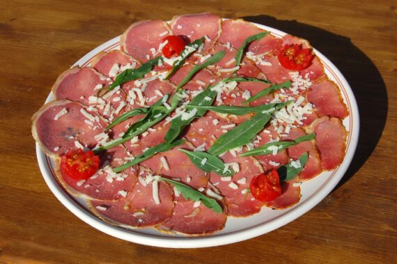 Piatto con carpaccio cotto Braceria Zio peppe